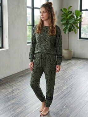 Olive leopard lounge set